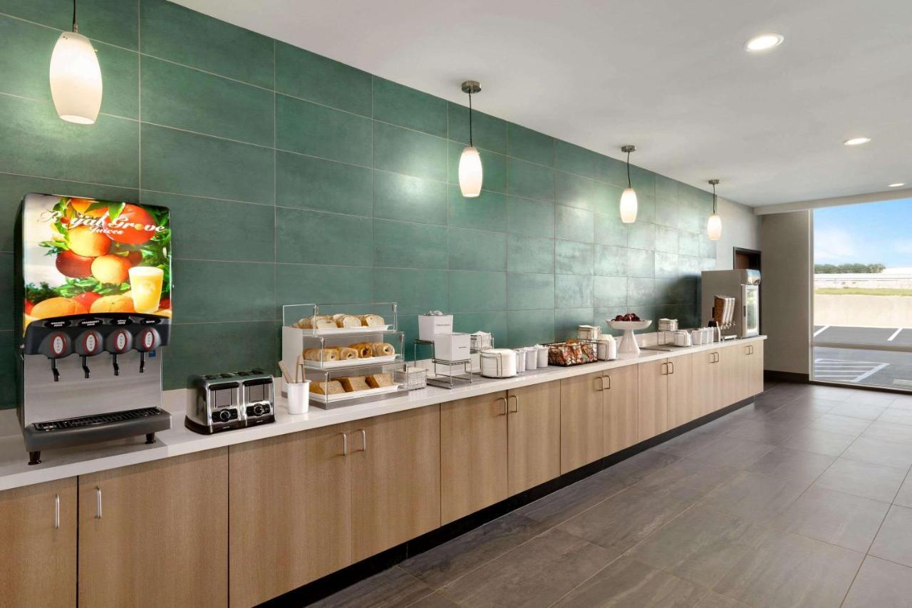 La Quinta Inn & Suites By Wyndham San Antonio Seaworld Lafb エクステリア 写真