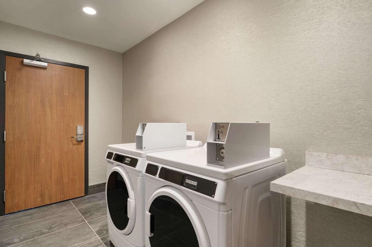 La Quinta Inn & Suites By Wyndham San Antonio Seaworld Lafb エクステリア 写真