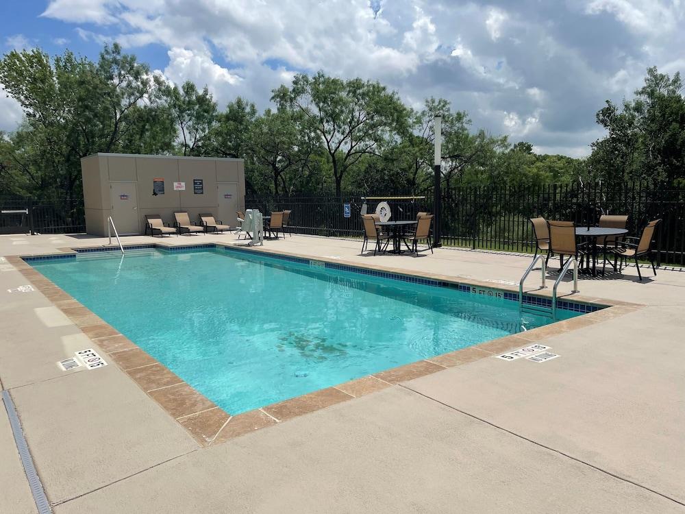 La Quinta Inn & Suites By Wyndham San Antonio Seaworld Lafb エクステリア 写真