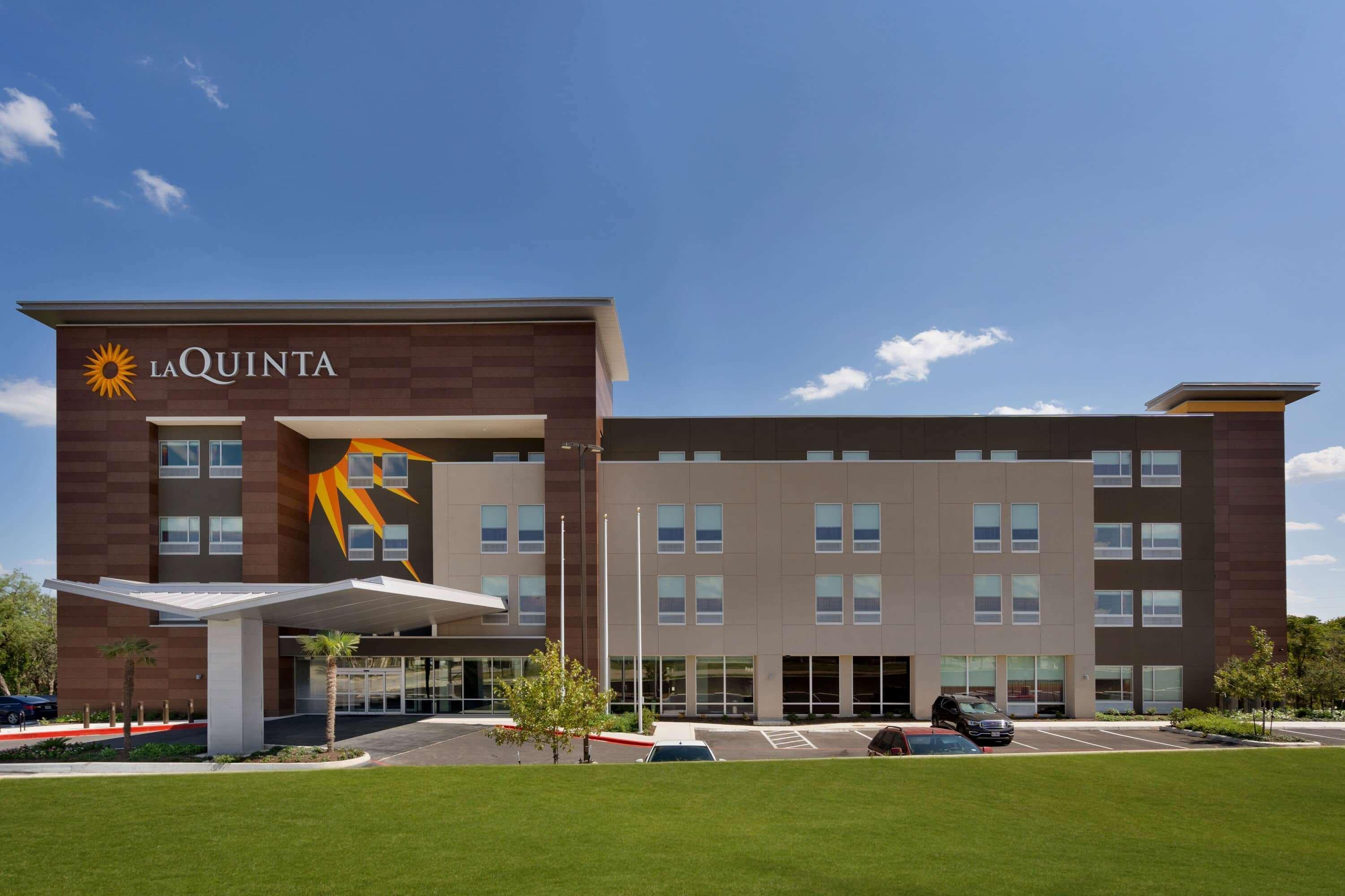 La Quinta Inn & Suites By Wyndham San Antonio Seaworld Lafb エクステリア 写真