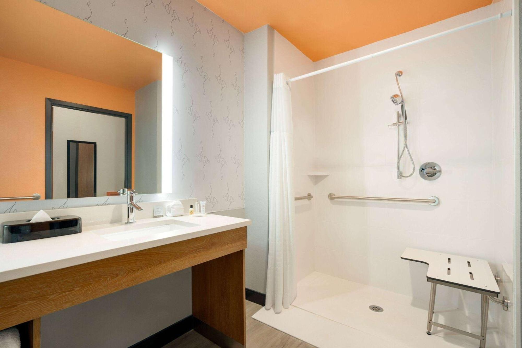 La Quinta Inn & Suites By Wyndham San Antonio Seaworld Lafb エクステリア 写真